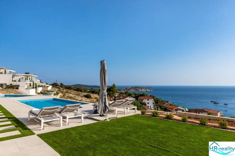 A holiday apartment in Rogoznica with a sea view and a pool on the terrace.