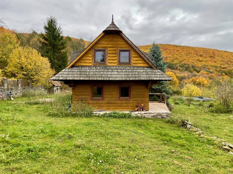 A wooden cottage in the middle of an autumn landscape on recreational grounds in Čereňany - Fančová.