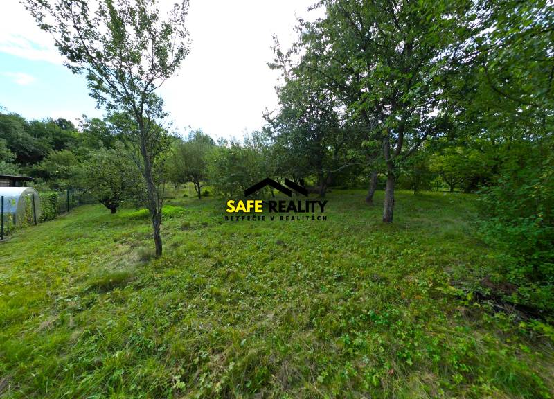 Greenery and trees on the plots - living in Dlhé Pole, ideal for a natural environment.