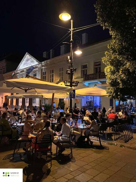 Evening atmosphere on Hlavná Street 74 in the Košice – Staré Mesto district. Gastro spaces.