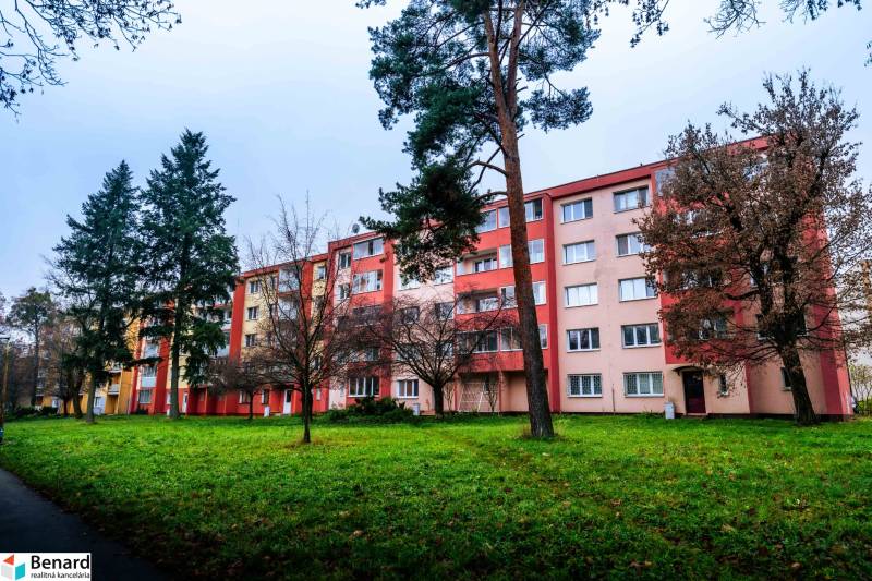 An apartment building on Ľudová Street in Košice - Západ district surrounded by greenery.
