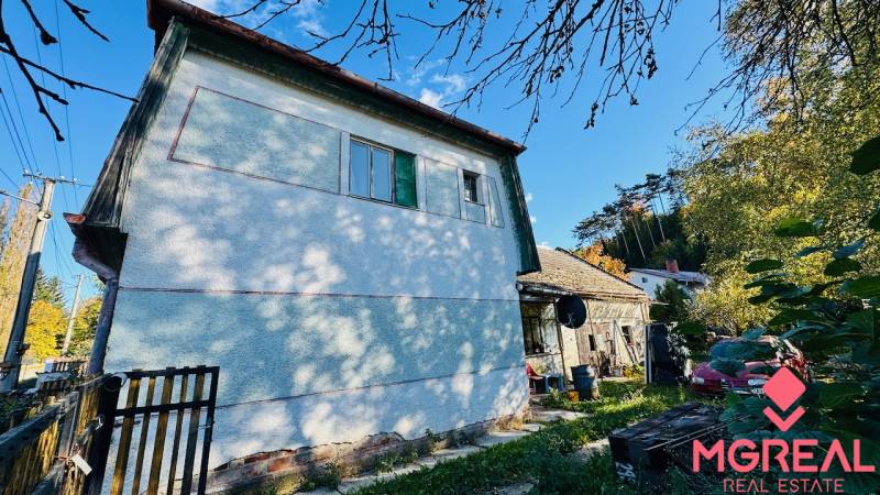 A family house in Brodzany, surrounded by greenery and a blue facade.