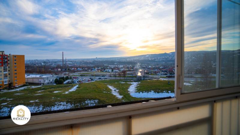 View from a 4-room apartment in Košice Ťahanovce of the snowy landscape and the city.