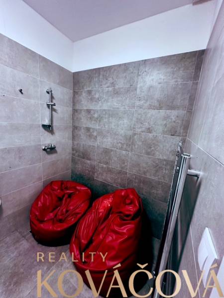 Shower corner with red bean bags in offices.