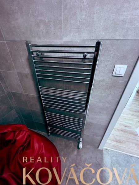 Bathroom with a towel rack in offices, floor with wooden decor.