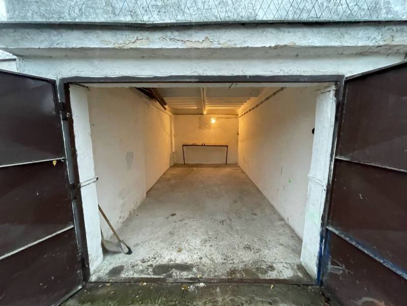 Open garage at Priekopy in Bratislava - Ružinov, with a concrete floor and a front table.