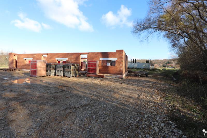 Construction of a family house on Drieňová Street in Nitra, unfinished brick walls in nature.
