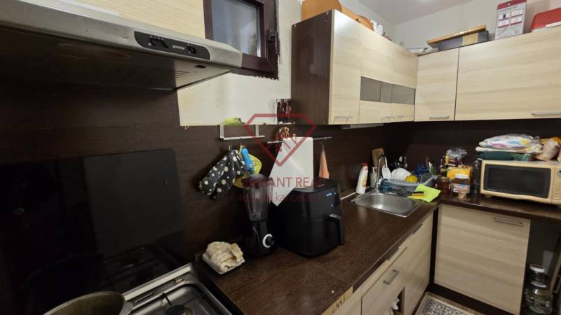 Kitchen in a family house with a kitchen unit, sink, and appliances.