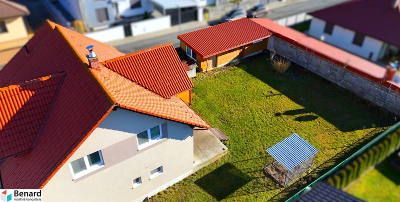 A family house in Lipany on Rovinky with a sloped roof and a yard with a shelter.