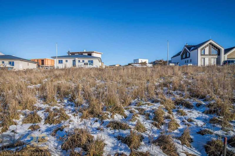 Plots - living in Mlynica with a view of snow-capped mountains and family houses.