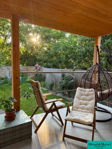 A terrace with garden furniture and greenery in a 4-room apartment in Bratislava - Vrakuňa.