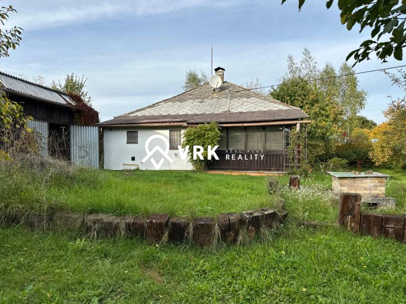 A family house in Kalša with a large garden, grass, and wooden elements in the exterior.