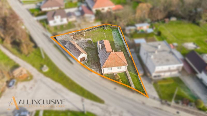 Aerial view of the plot and family house on Nemečkovská Street in Prašice.
