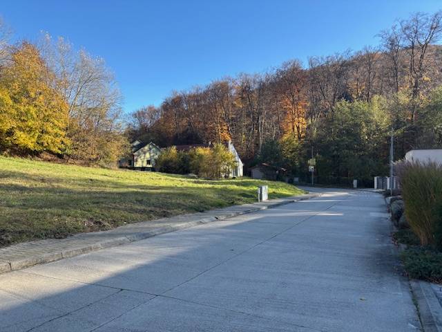 A peaceful street on Karpatská in Marianka, surrounded by greenery, ideal for plots - housing.