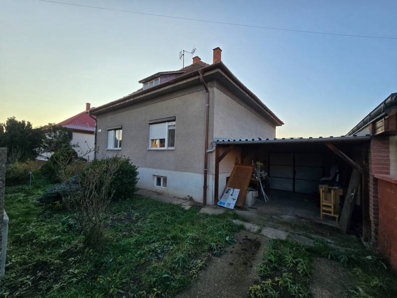 Family house on Slnečná Street in Nové Mesto nad Váhom with a shelter and a garden.