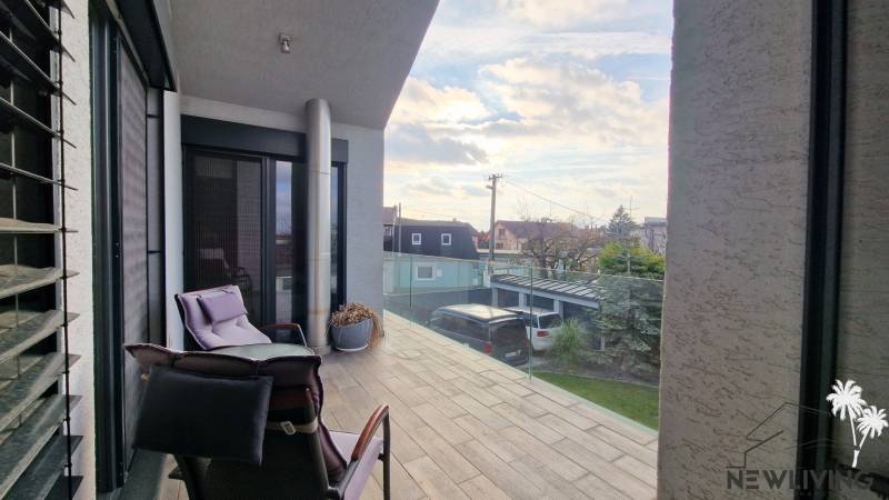 A terrace in a family house on Jánošíkova Street in Piešťany with a view of the yard.