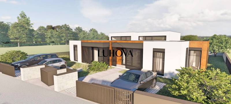 The family house on Medová Street in Lednické Rovne has a parking lot and a green garden.