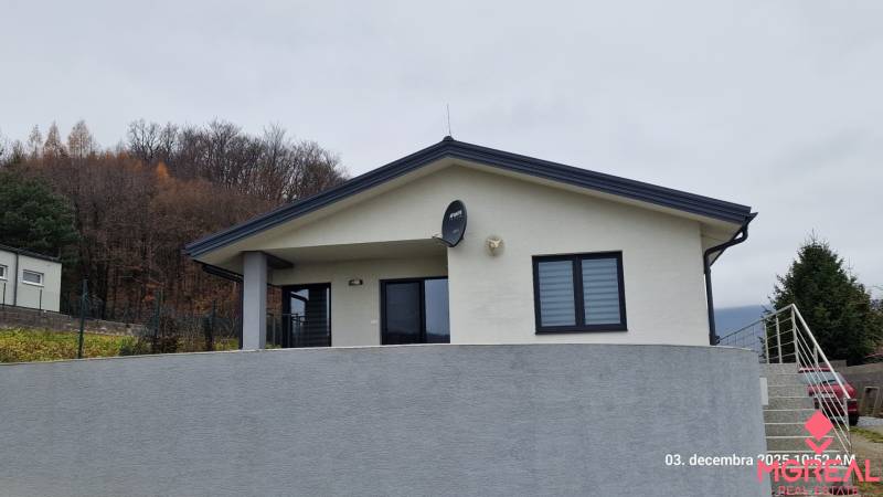 Family house on Kopaninová Street in Sokolí, with a white facade and a satellite.