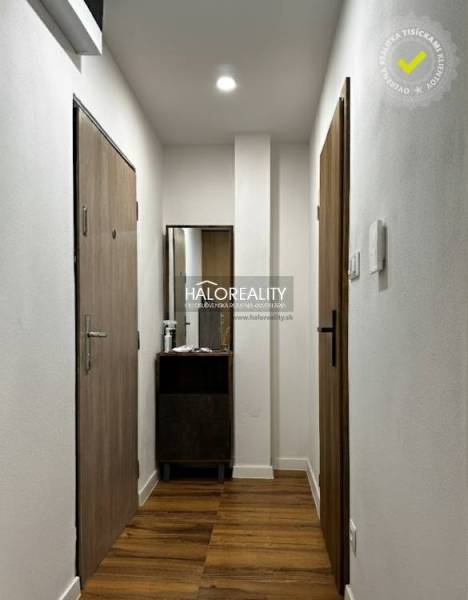 In the entrance hallway of the one-room apartment, the floor with a wooden decor stands out.