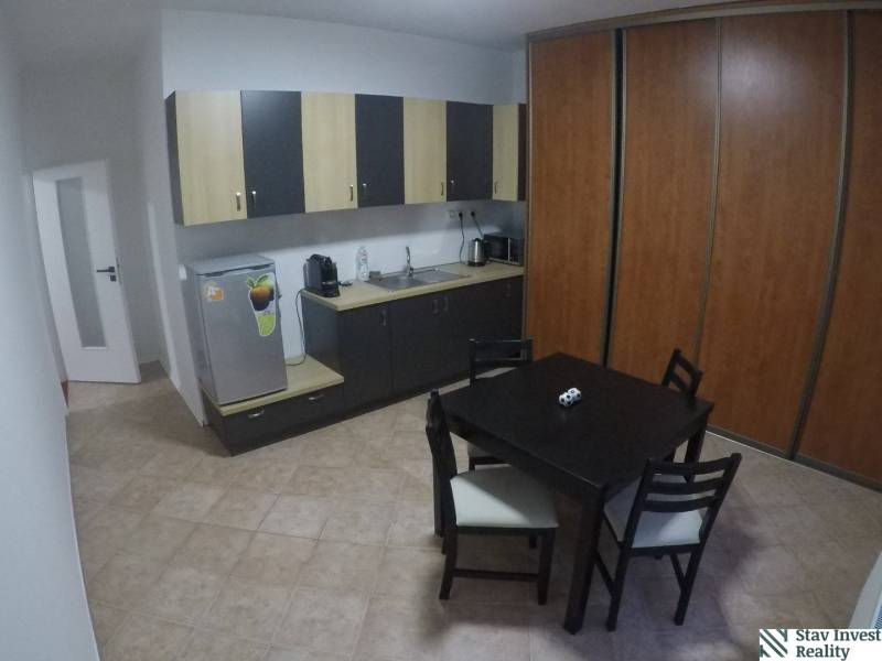 Offices with a kitchenette and dining table, floor with ceramic tiles.