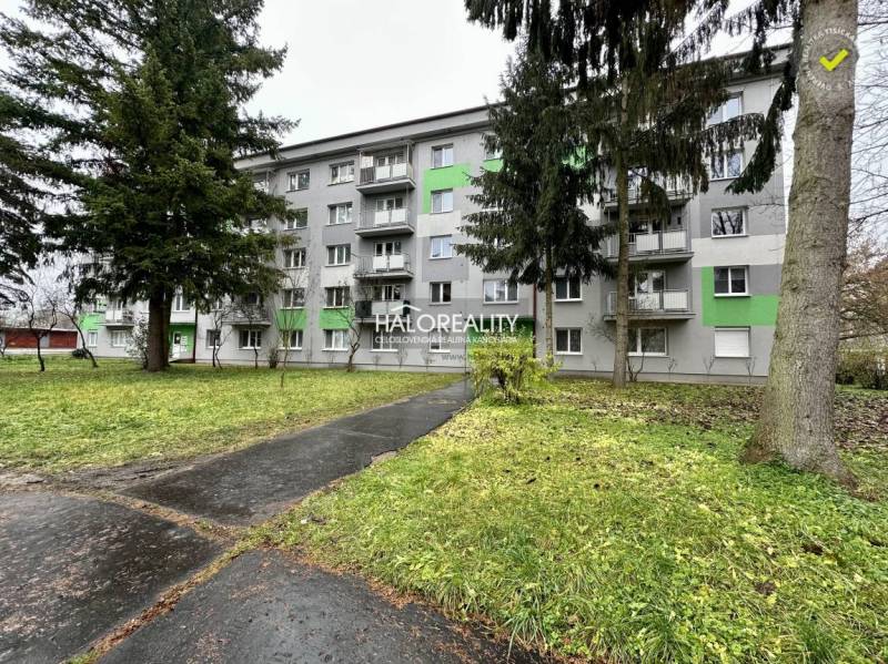 Rimavská Sobota: Apartment building with greenery, suitable for a 3-room apartment.