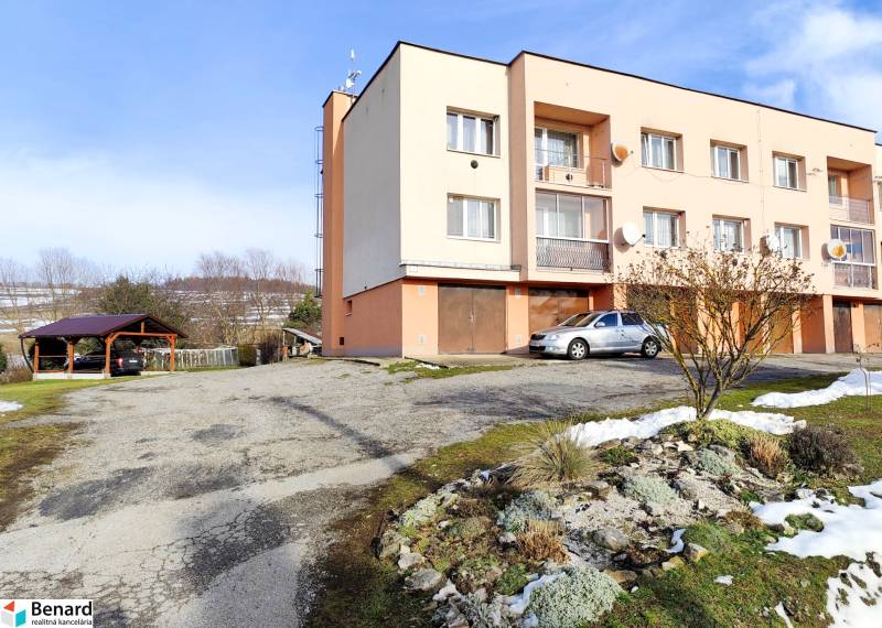 Exterior of a 3-room apartment in Malý Slivník with parking and a gazebo.