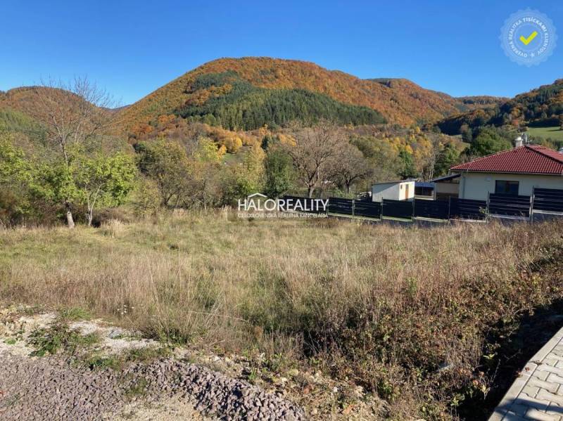 A plot for living in Kľačno with a beautiful view of the autumn landscape and surrounding nature.