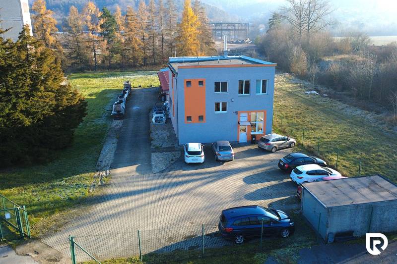 Production premises on Továrenská Street in Dubnica nad Váhom with a parking lot and greenery in the surroundings.