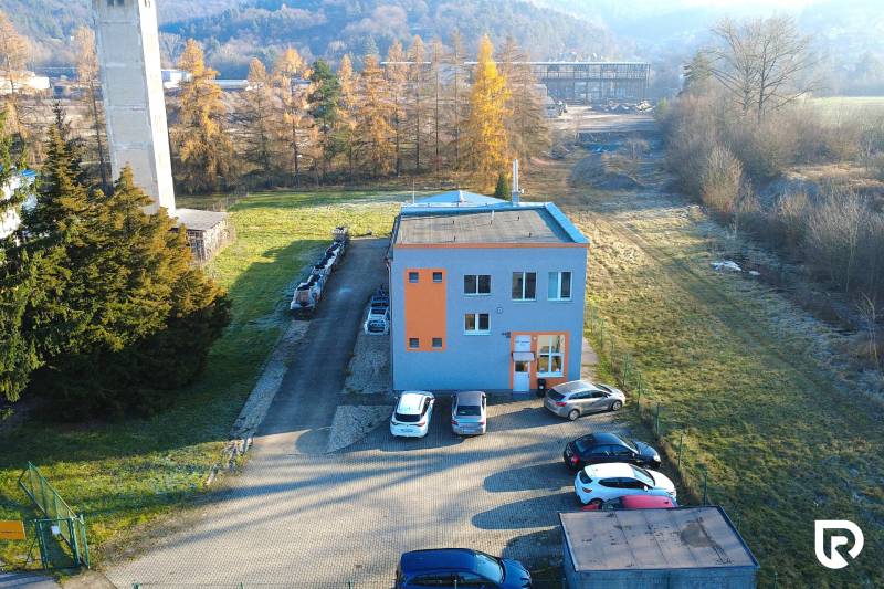 Production premises on Továrenská Street in Dubnica nad Váhom with a parking lot and greenery.
