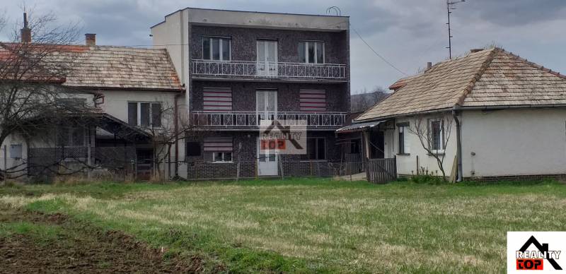 A family house in the town of Studená with a garden and three floors, outdoor balconies.