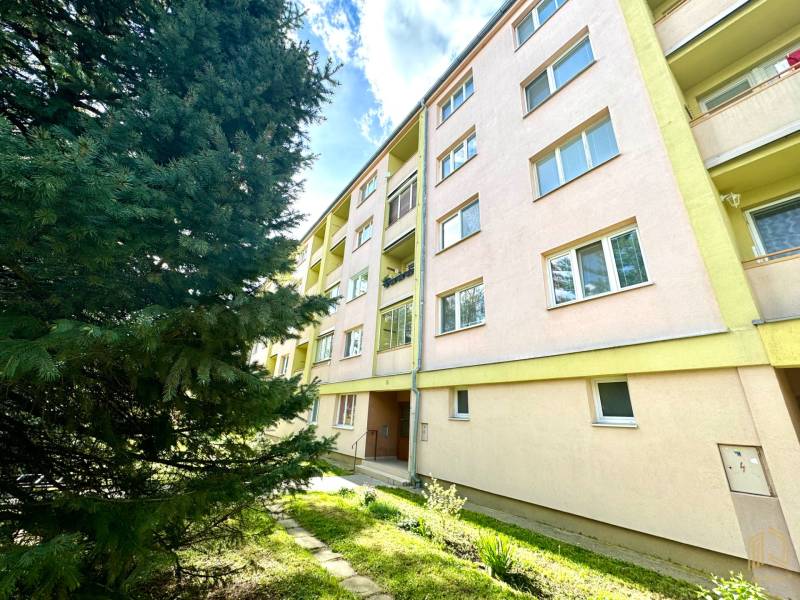 The exterior of the apartment building on Palárikova Street in Senica, ideal for a 3-room apartment.