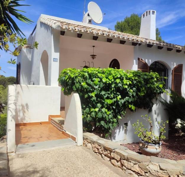 Family house in Orihuela Costa, Villa Martin with a terrace and satellite dish.