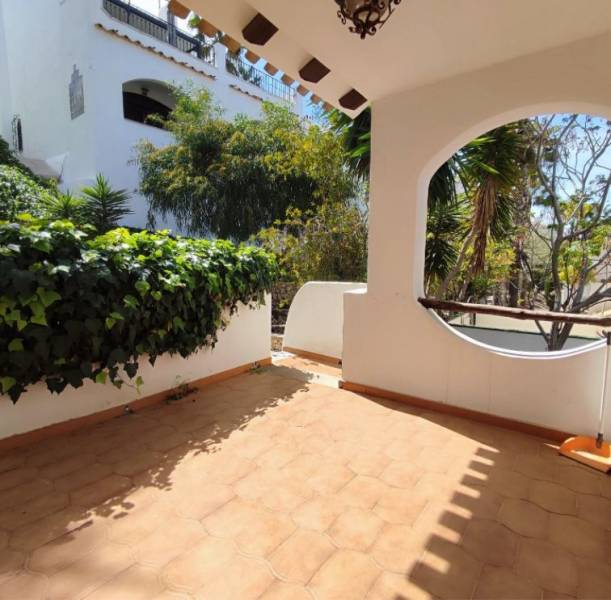 Terrace of a family house in Orihuela Costa, Villa Martin with paving and greenery.