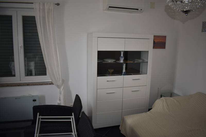 Living room with white furniture, sofa, and air conditioning in a family house.