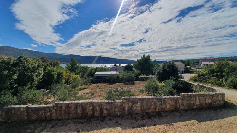 View of greenery and the sea in Pridraga from a family house with a stone fence.