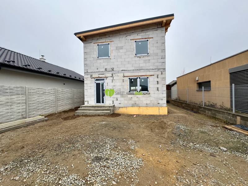 Unfinished family house on Hviezdna Street in Čaňa with a stone entrance path.