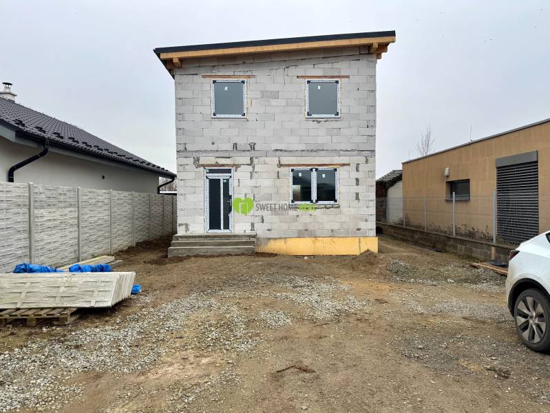 Unfinished family house on Hviezdna Street in Čaňa with surrounding buildings.