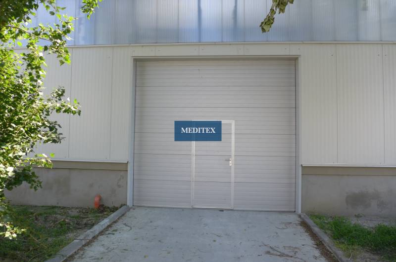 Gate with doors, white facade, trees, Warehouses and halls in Bratislava - Nové Mesto.