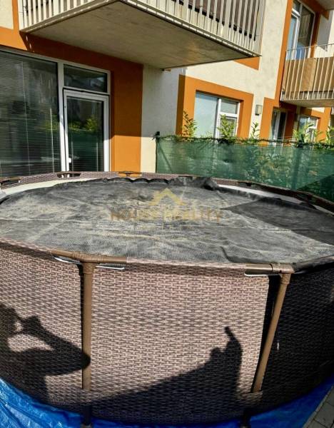Balcony and inflatable pool at the apartment on Bystrická Street in Devínska Nová Ves.