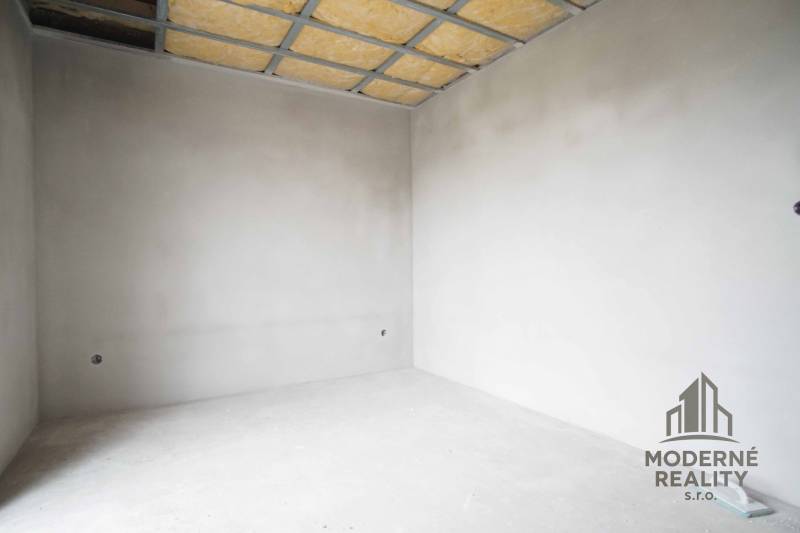 Empty room with gray walls and ceiling in a family house, unfurnished.