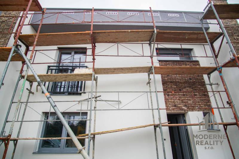 Scaffolding around a family house in Nové Zámky, extension and facade renovation.