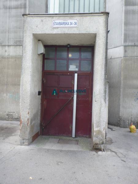 Entrance to the building at Stavbárska Street 34-36 in Bratislava - Vrakuňa, Studio Apartment.