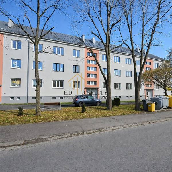 The exterior of the apartment building on Komenského Street in Liptovský Mikuláš.