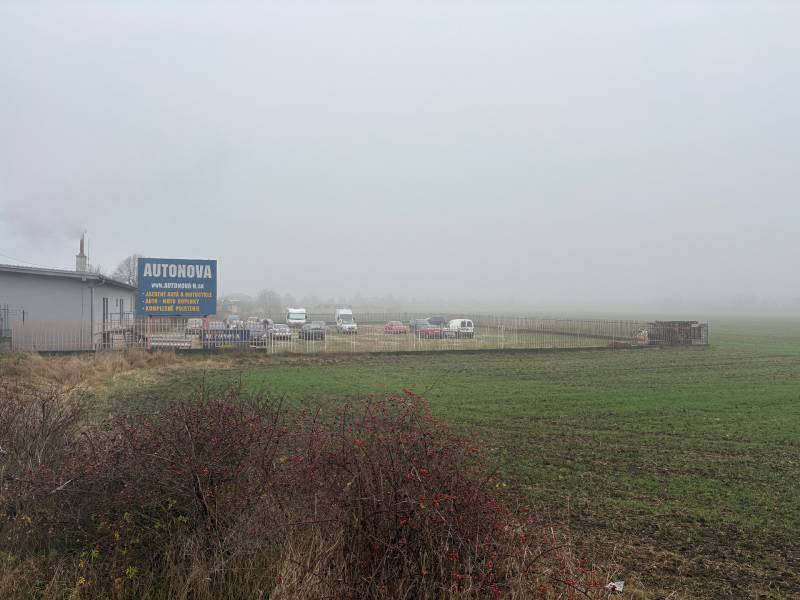 Fog over the lands on Bratislavská in Veľký Biel, next to the area with the sign Autonova.