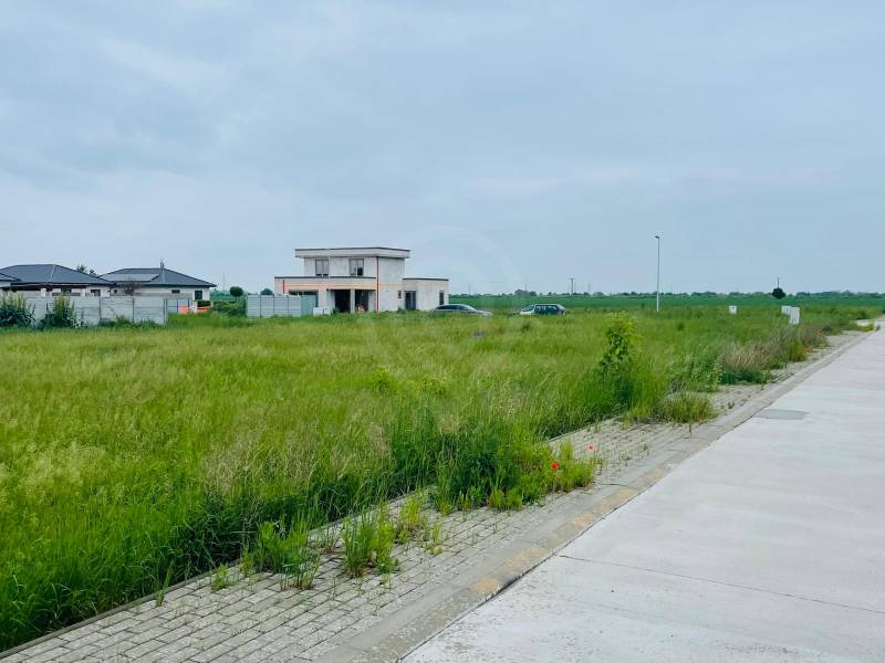 Plots - residential area in Podháj in Hviezdoslavov, with greenery and access road.