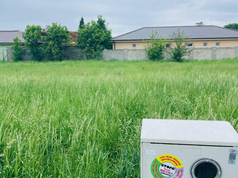 Grass and fences on a residential plot in Hviezdoslavov, Podháj area.