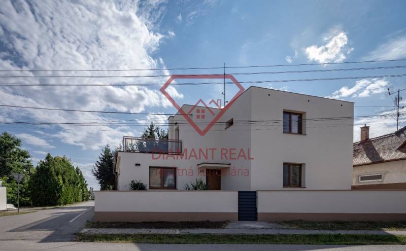 A family house on Trnovecká Street in Trnovec nad Váhom with a clear sky.
