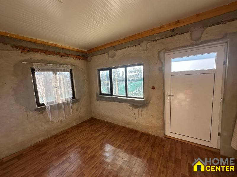 Interior with wood-patterned flooring and white doors in the Gardens section.