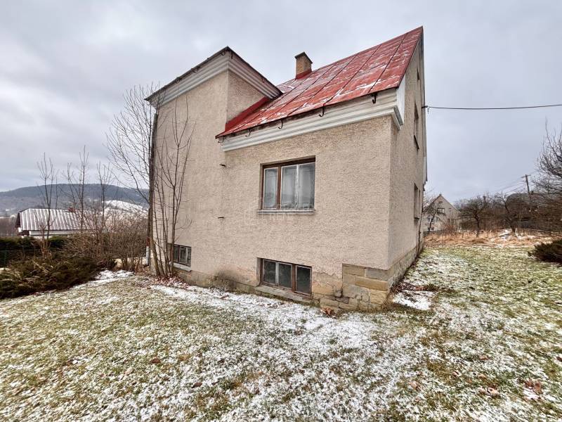 A family house in Poľana in Skalité, surrounded by a winter landscape with a light dusting of snow.