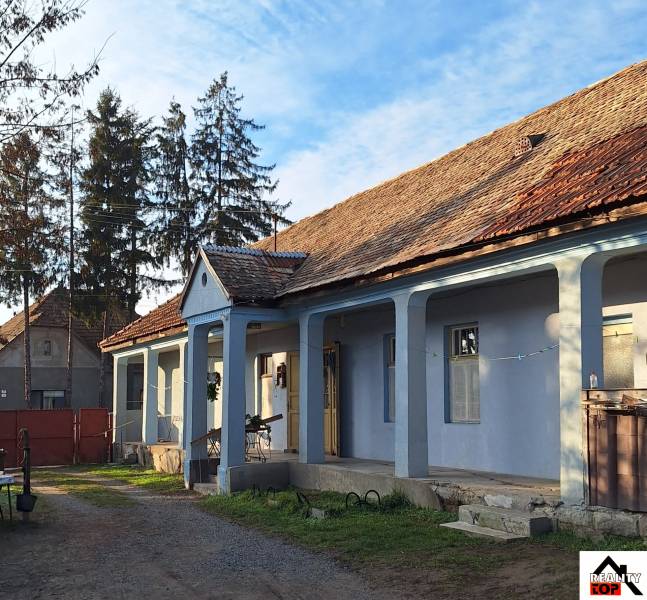 A family house in Rapovce with a gable roof and blue facade.